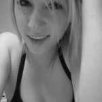 Une belle paire de seins pour cette blonde EMO emo sexy 2