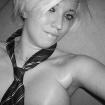 Jolie coquine emo blonde suceuse de … emo salope