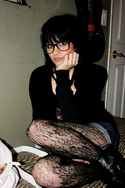 Stephanie EMO brune et jolie Stephanie Jolie cherche un Mec ! emo sexy 2