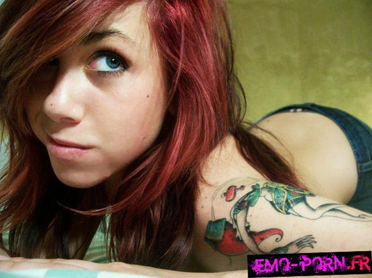 Jeune emo coquine de 18ans toute mimi ! emo salope